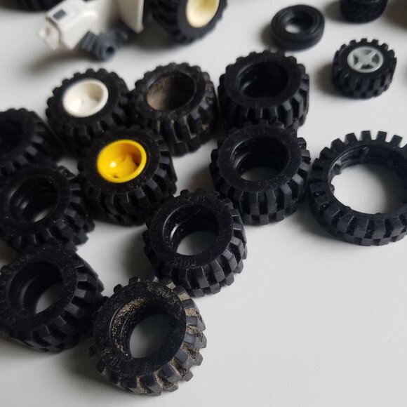 Lego Miscellaneous Tires - Picture 12 of 14